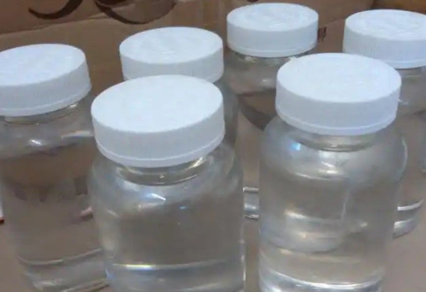 Laminaten Gemethyleerde melamine formaldehyde Hars Wateroplosbaarheid Oplosbaar formaldehyde Gehalte minder dan of gelijk aan 0,5% voor in laminaten