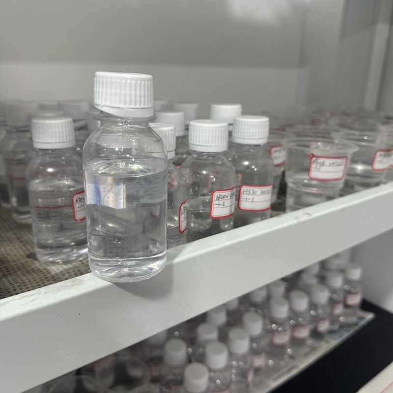 Glanzende 90 procent gemethyleerde melamine-formaldehydehars met 99 procent melamine-gehalte en zure pH toegepast in houtafwerkingen